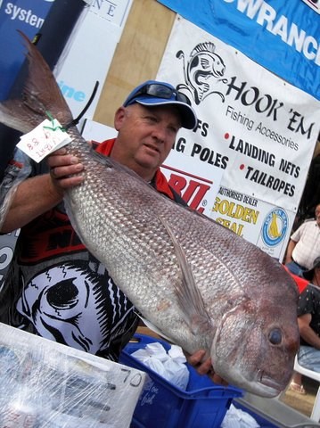 Leigh Johnston tea tree winning 9.88kg Snapper at Corinella Vic